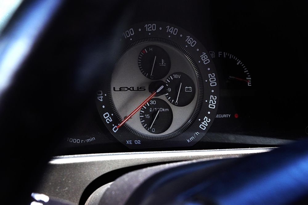 vând lexus is200