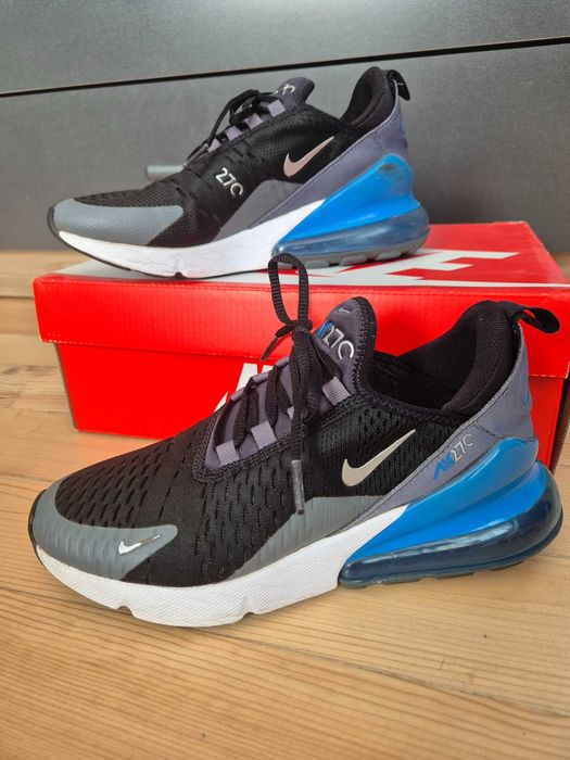 Дамски обувки Nike 270