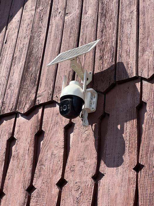 Camera de supraveghere cu cartela SIM 4G si panou solar