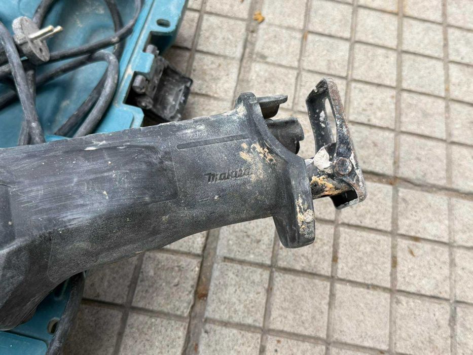 Саблен трион Makita JR3051T
