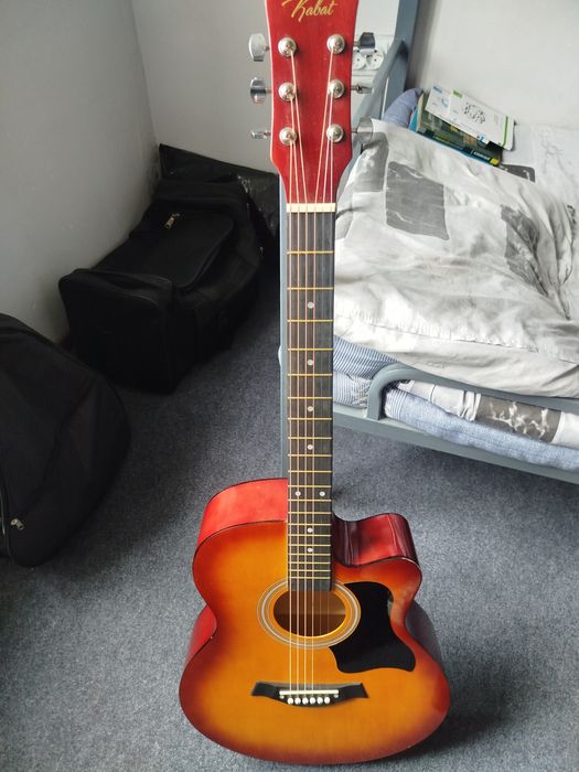 Gitara 40 dyumlik, uzunligi 105 sm