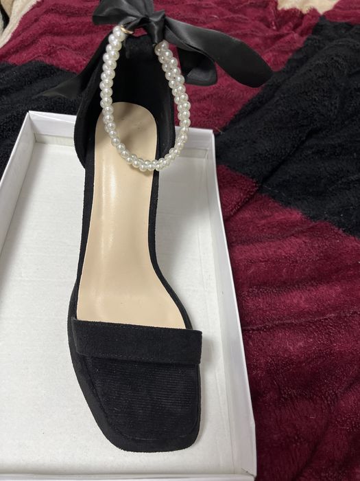 Sandale cu toc gros si platforma se leaga cu funda marime 37