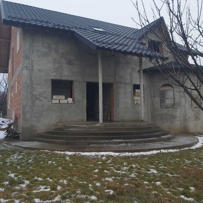 Se vinde constructie la rosu in Catamaresti Deal , Botosani