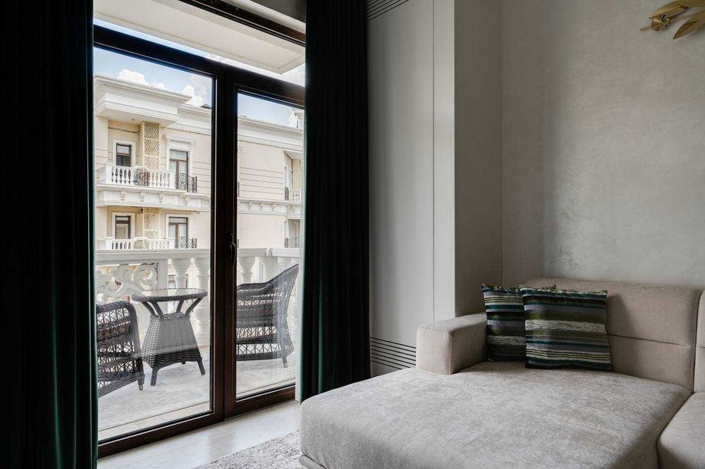 Ташкент сити Бульвар возле фонтана