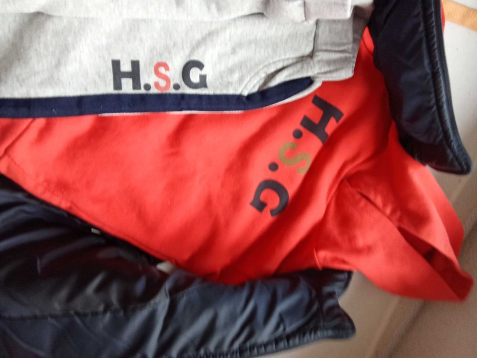 Два екипа за момче и момиче на 6 за 25 евро.