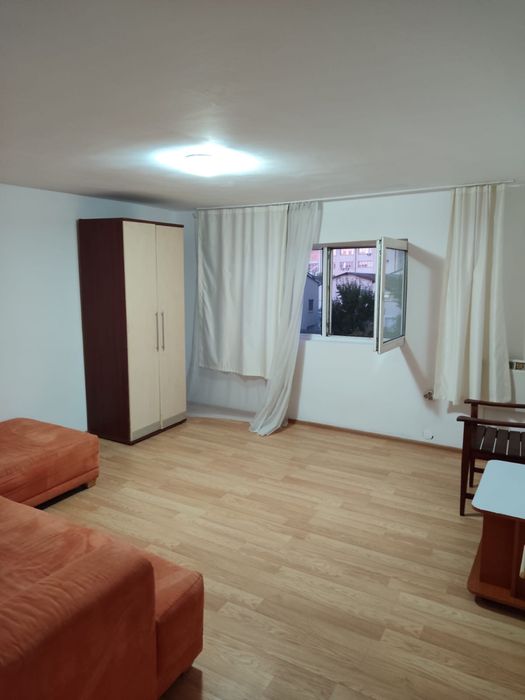 Inchiriez apartament