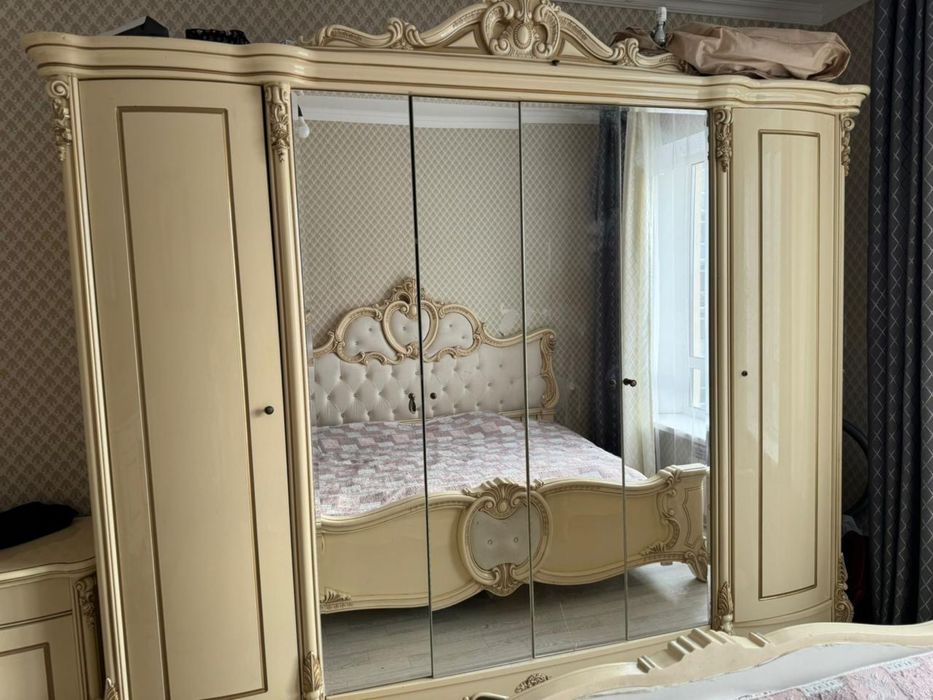 Продается Спальный гарнитур