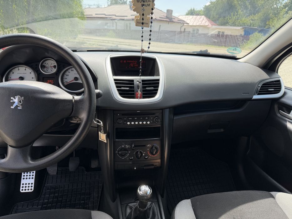 Peugeot 207 1.4/95cp benzina an 2009