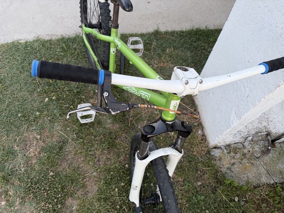 Bicicleta dirt culoare verde