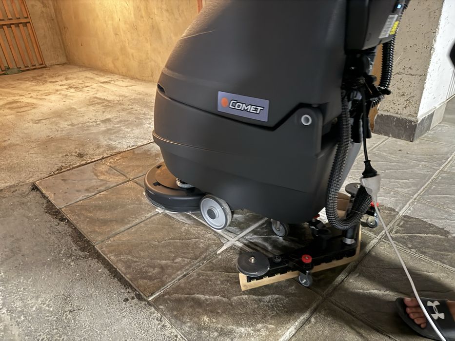 Сухо и мокро почистване на подземни гаражи складови помещения магазини