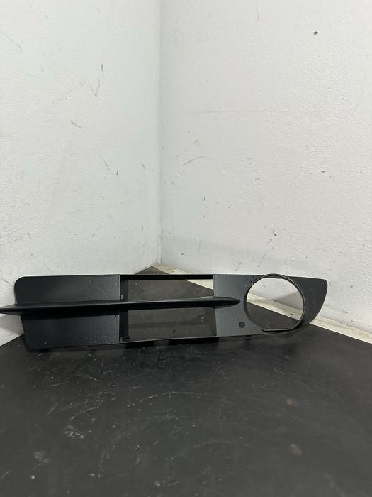 Grila bara dreapta fata BMW Seria 5 E60 E61 520d 525d 530d 535d