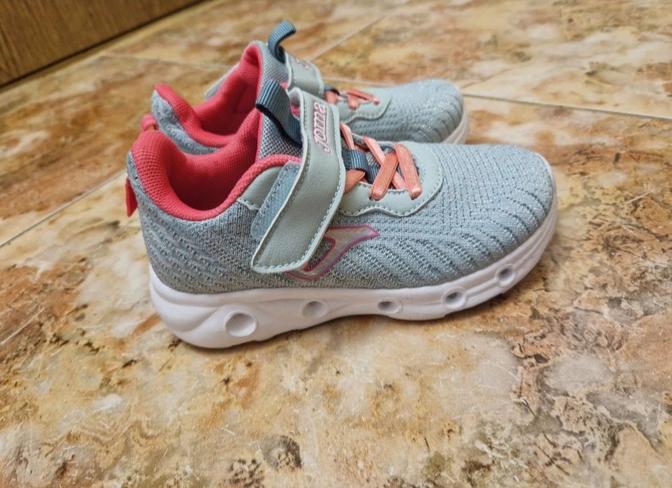 Adidasi marca JOMA copil , impecabili , marime 28