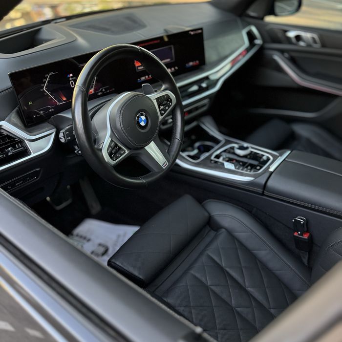 BMW X7 40i 2024.