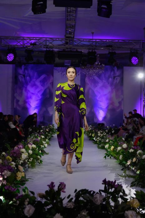 Нарядное платье из шелка