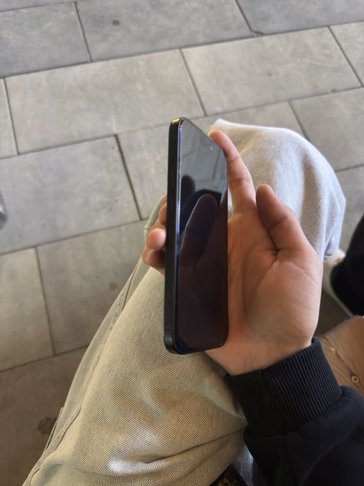 iPhone 15 в хорошем состоянии