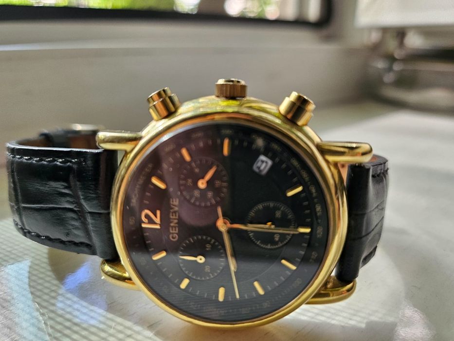 Золотые часы с хронографом