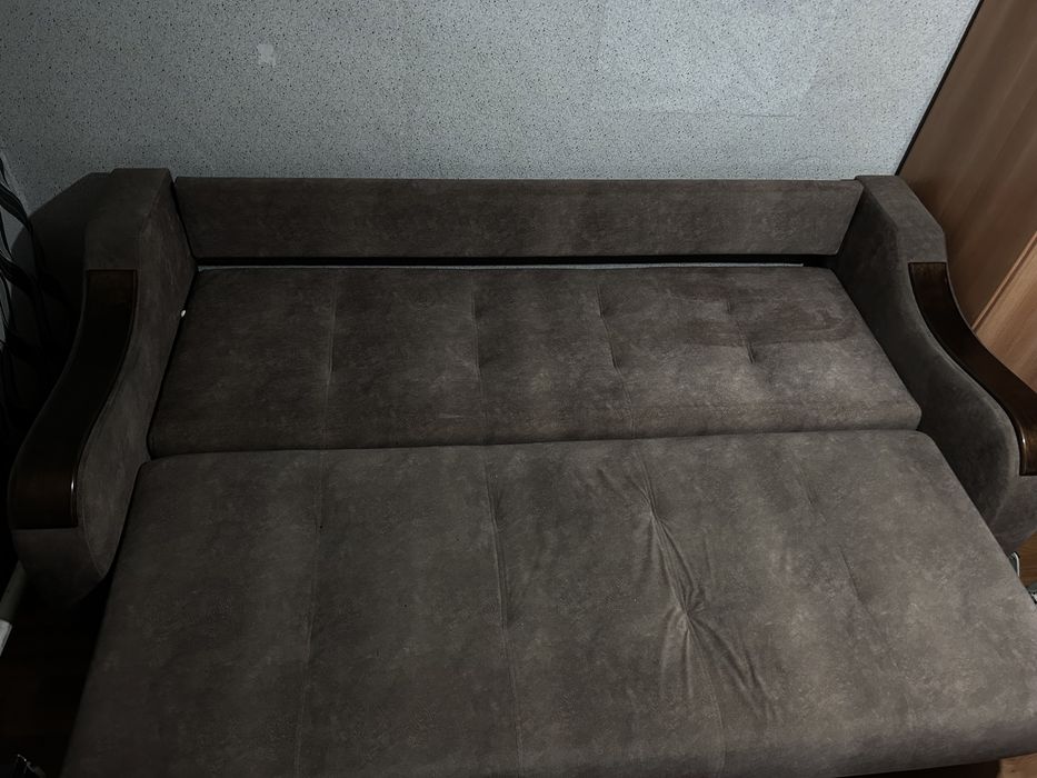 Продается б/у диван в отличном состоянии.