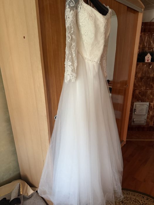 Vand rochie de miresa