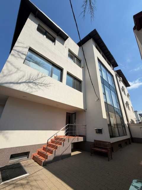 Vila pentru birouri/clinica/scoala cu 8 camere si 3 bai in zona Piata Victoriei - Primaria Sector 1