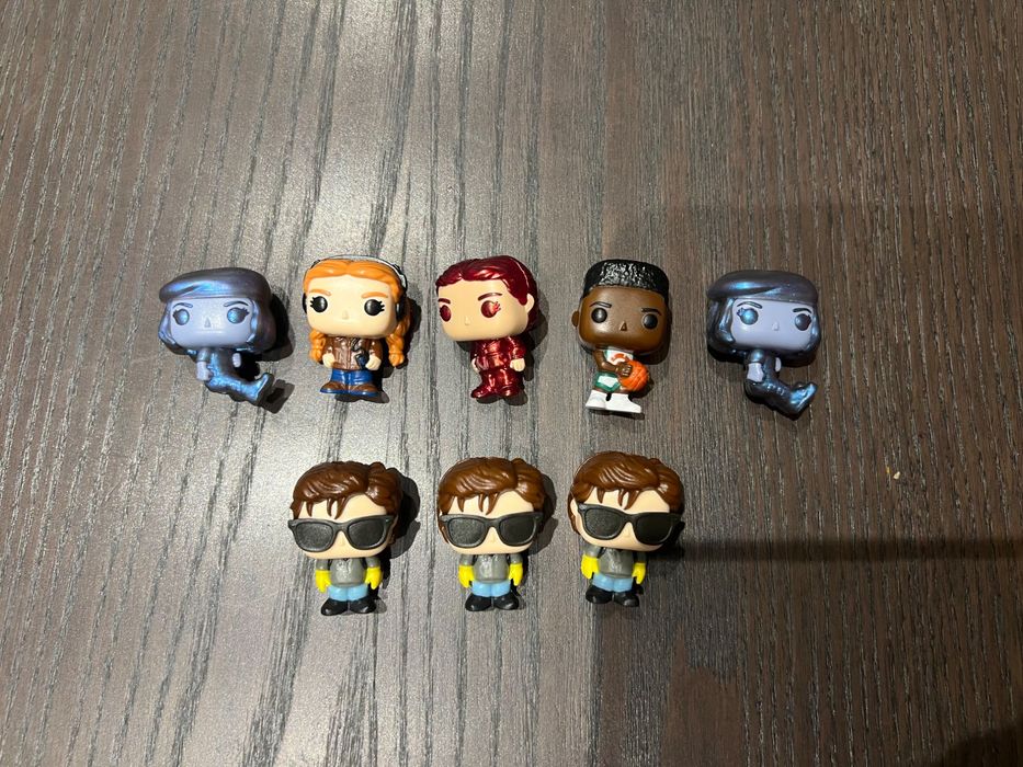 Продавам киндер играчки Stranger Things