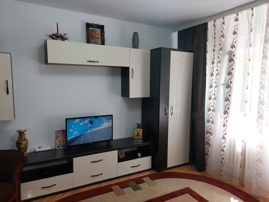 Închiriez apartament  2 camere