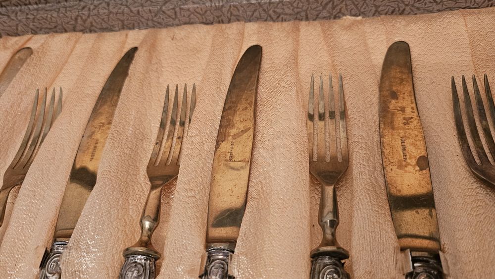 Сребърни десертни прибори