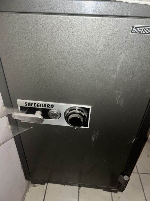 Сейф в отличном состоянии  продам