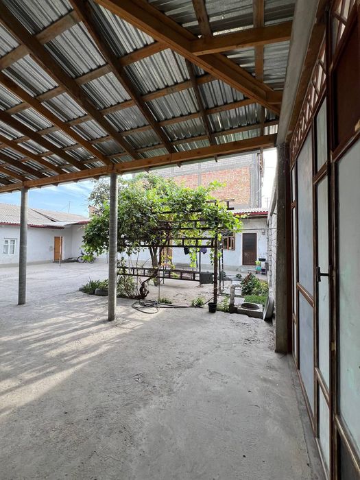 Земля 8 соток+7 соток. Дом 5 комнат. Фасад 17 м. Выход на две улицы