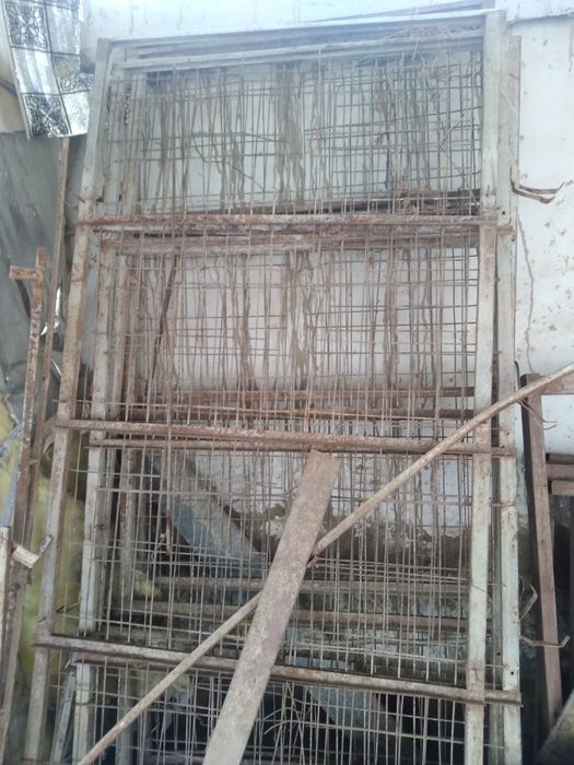 Tovuq kataklari sotiladi