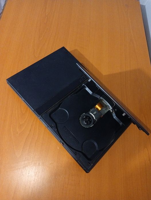 PlayStation 2 Slim + 8 jocuri + manetă