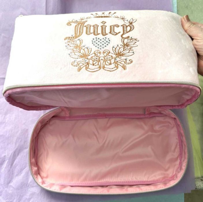 Оригинал JUICY COUTURE Розова Велурена Козметична Чанта/Несесер Голяма НОВИ с Етикет Избери!