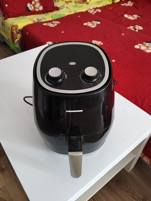 Vând friteuza Heinner,noua,nefolosita niciodată