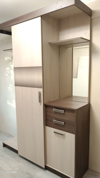 Продается шкаф в прихожую