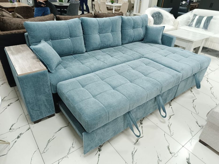 Угловой диван с выдвижным механизмом делфин и аллигатор.