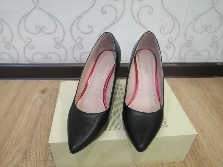 Туфли лодочка продам