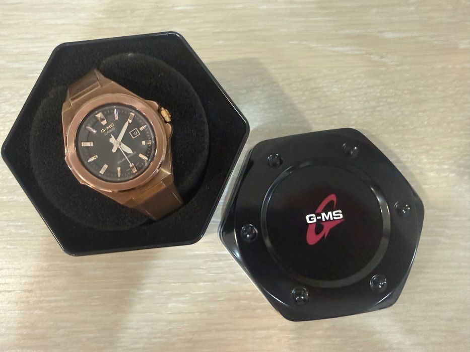 Продам часы Casio Baby-G MSG-S500G-5A
