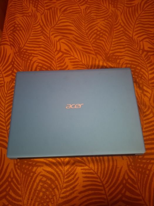 Laptop acer de vânzare cu încărcător si mouse