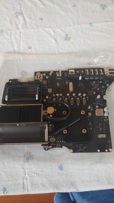 Kit placa de baza imac 27 late 2015 retina 5K cu radeon pro R9 395X 4gb si i7 6700k (top spec late 2015)