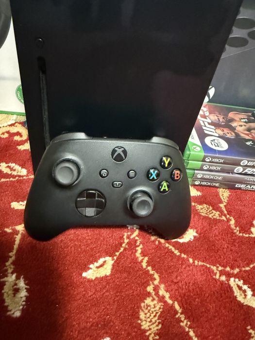 Vand Xbox Series X cu Volan Hori si 4 jocuri