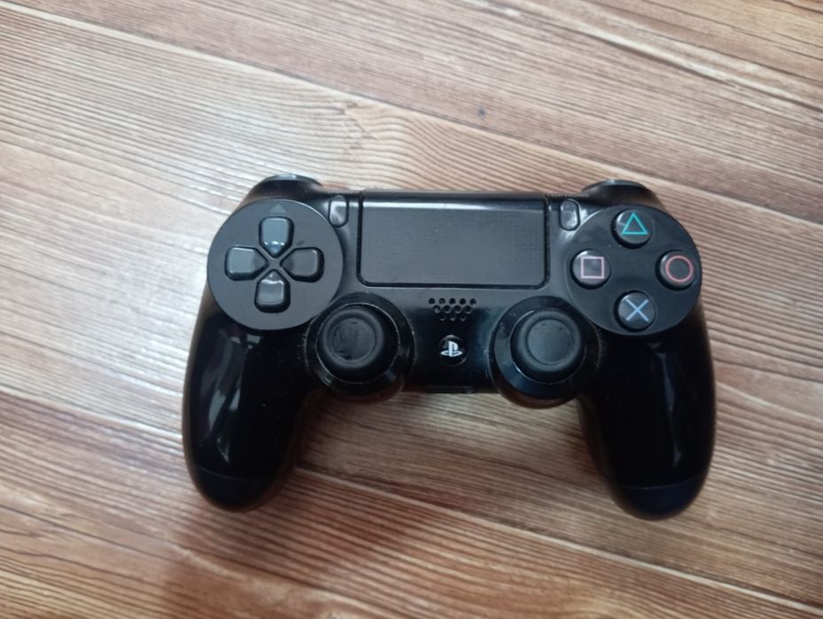 Sony PlayStation 4 полностью рабочий