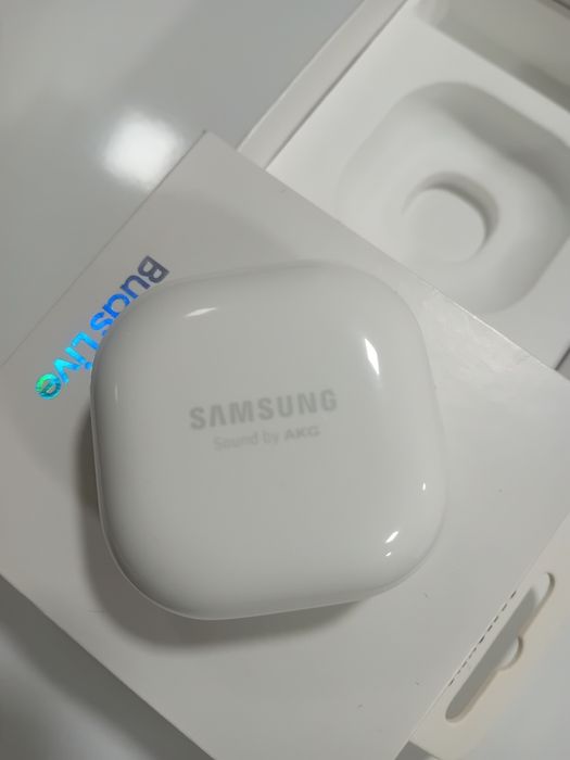Слушалки samsung galaxy buds live