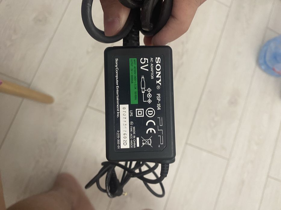 Продам зарядку от Sony psp