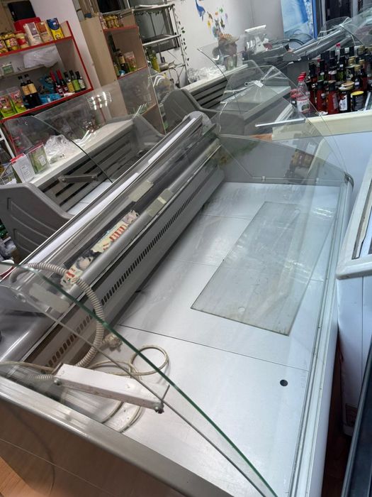 Продам витрины 2 шт