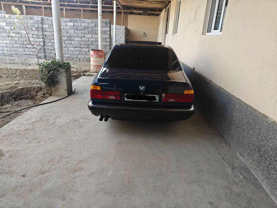 B M W      E 32  kuzov