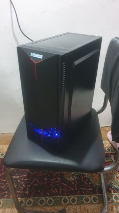 O'yin,dizayn,xisob uchun mojallangan kampyuter,keys,pc