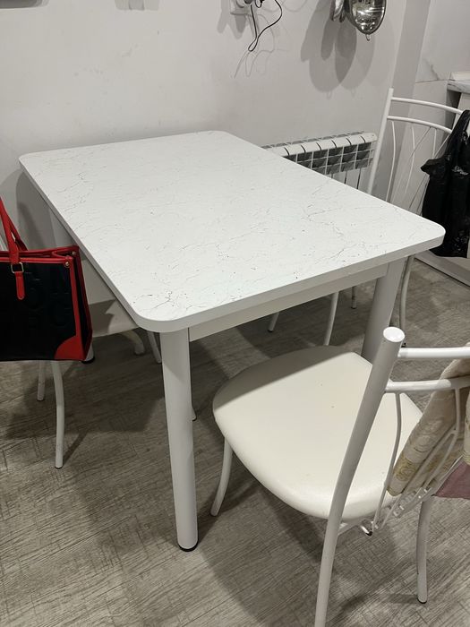 Стол в идеальном состоянии