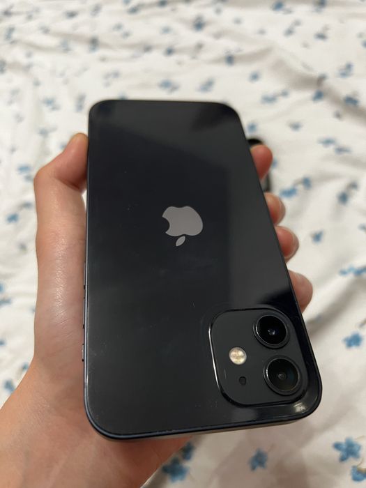 DOAR AZI la 650!!! Vand iPhone 12 64GB