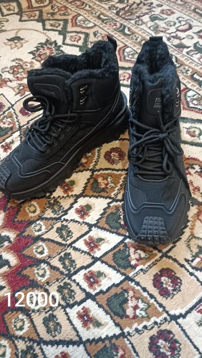 Продам мужские ботинки