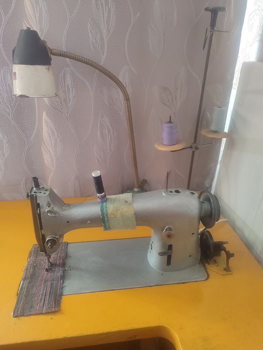 Продам швейную машинку