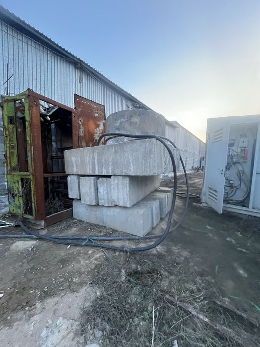 Бетонные блоки. .